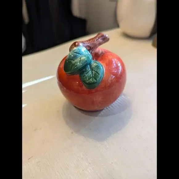 Vintage Jay Apple Ceramic Salt & Pepper Shaker - Picture 4 of 4